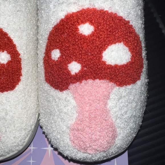 MOODPOP Mushroom Slippers - Picture 2 of 5